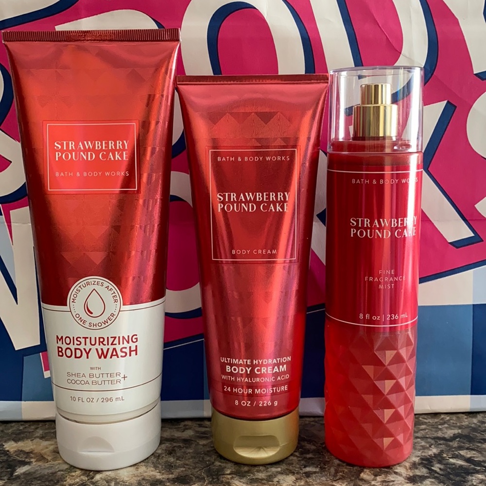 Bath & Body Works strawberry pound cake set